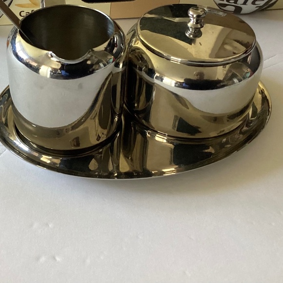 Brand new 4 cappuccino cups with little plates included, black and white modern. - Picture 2 of 3